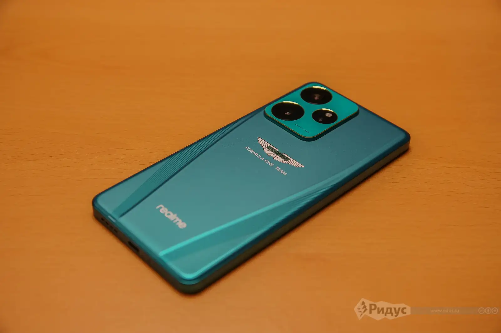 Смартфон realme GT 7 Dream Edition. 