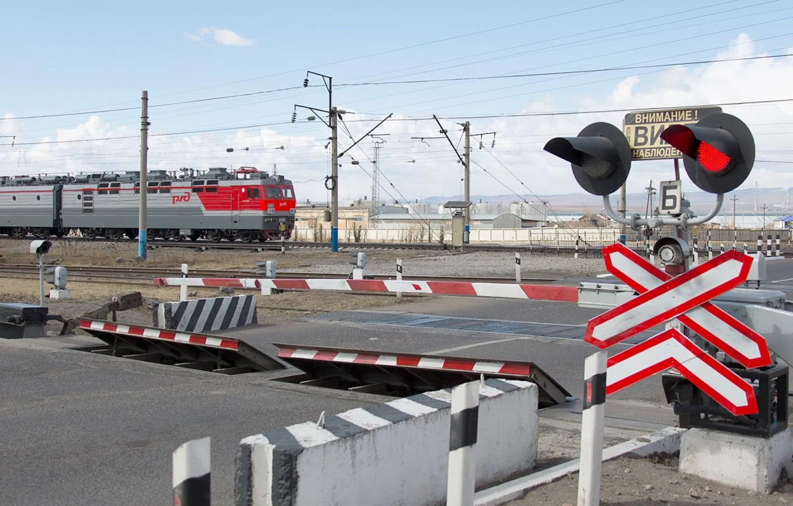 Эксперт ВШЭ по транспорту Трофименко одобрил идею платных железнодорожных переездов