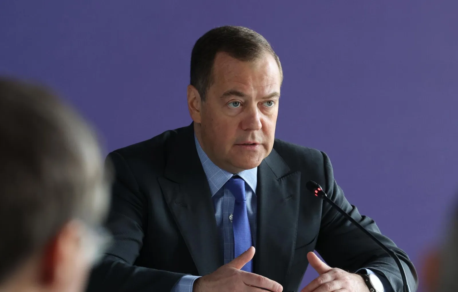 Медведев: обмен заключенными между Россией и Западом стал «трудной партией»