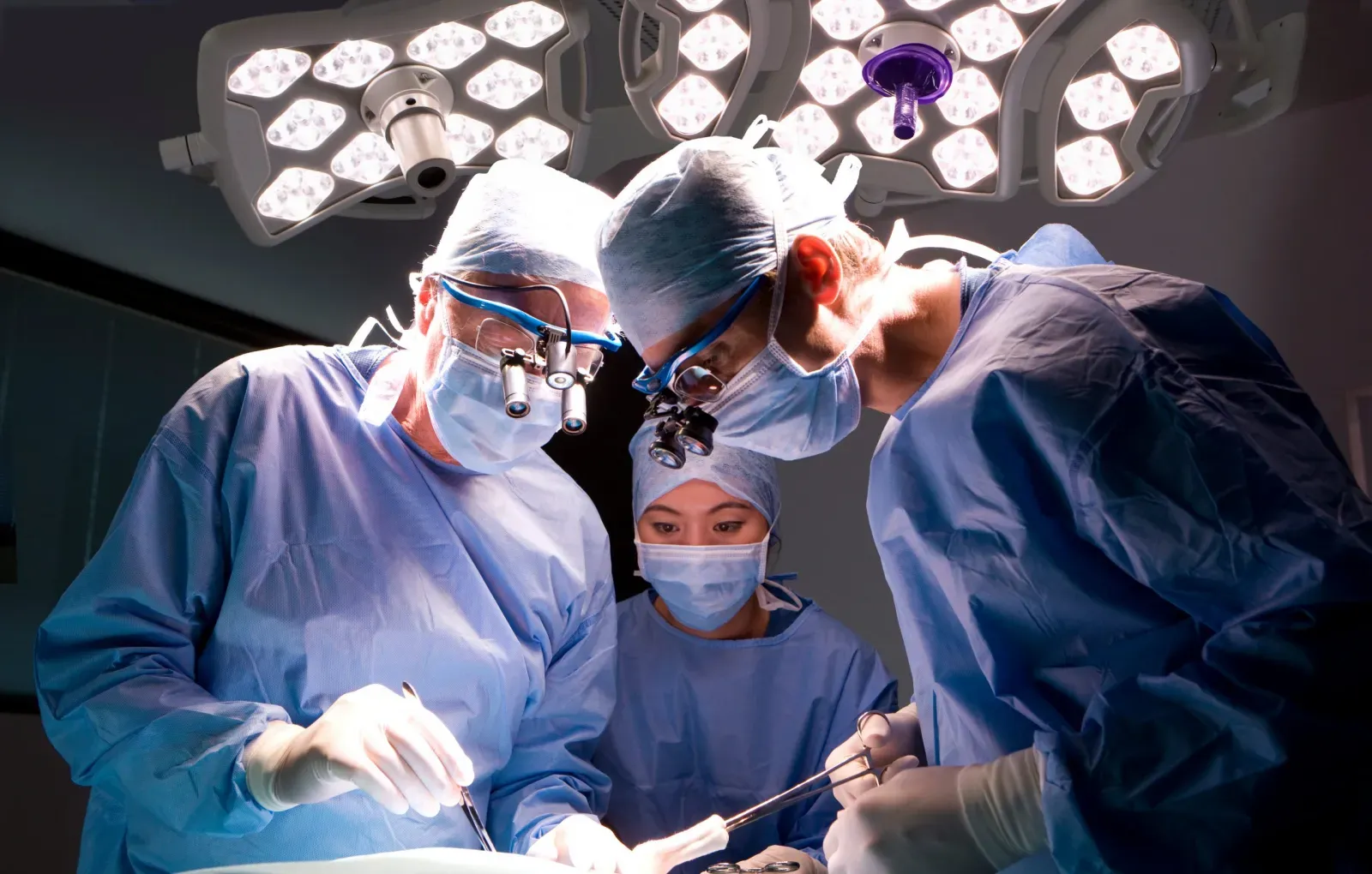 Mash: хирурги клиники в Москве повредили мозг пациенту при пластической операции