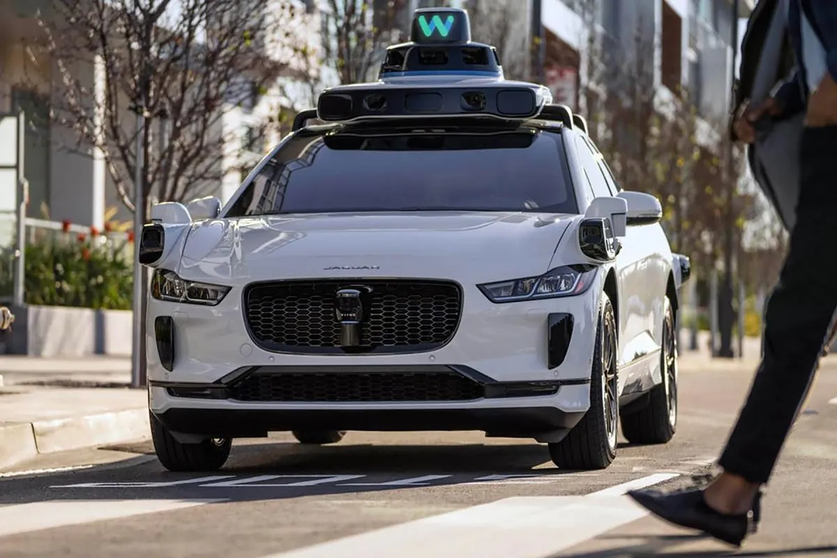 Роботакси Waymo.