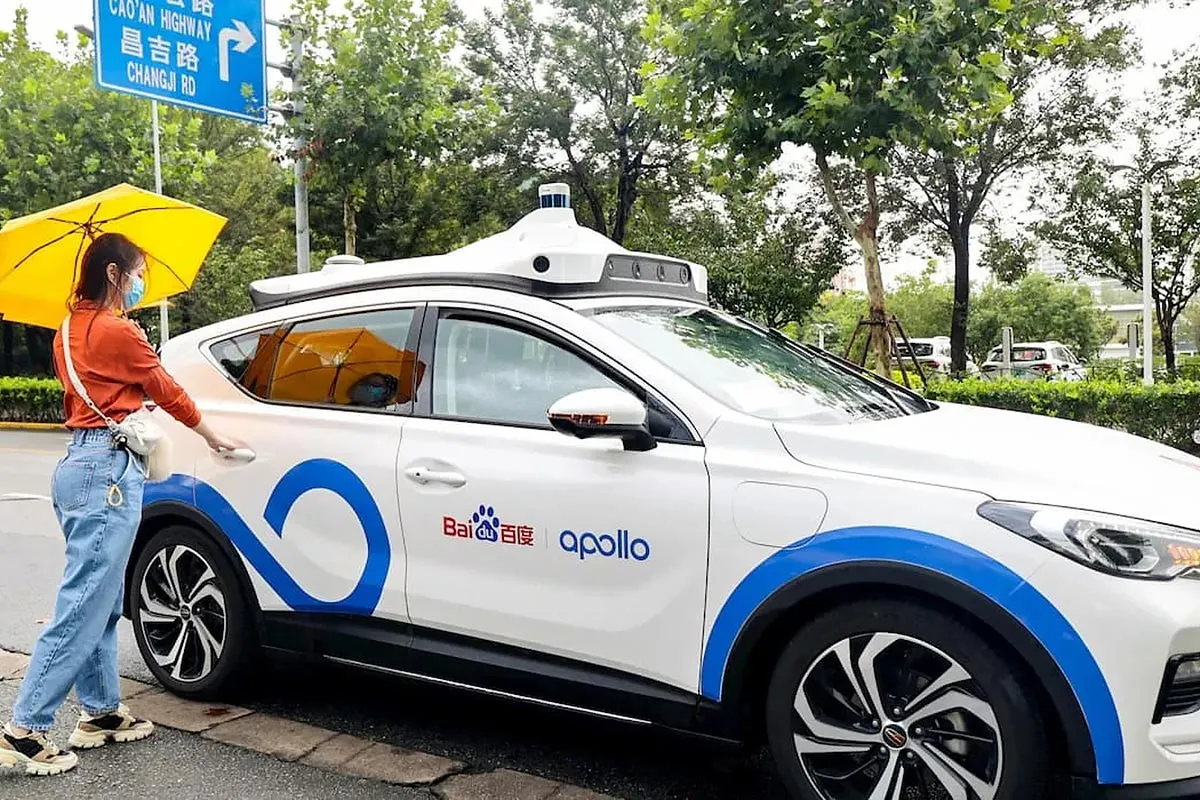 Роботакси Apollo Go.