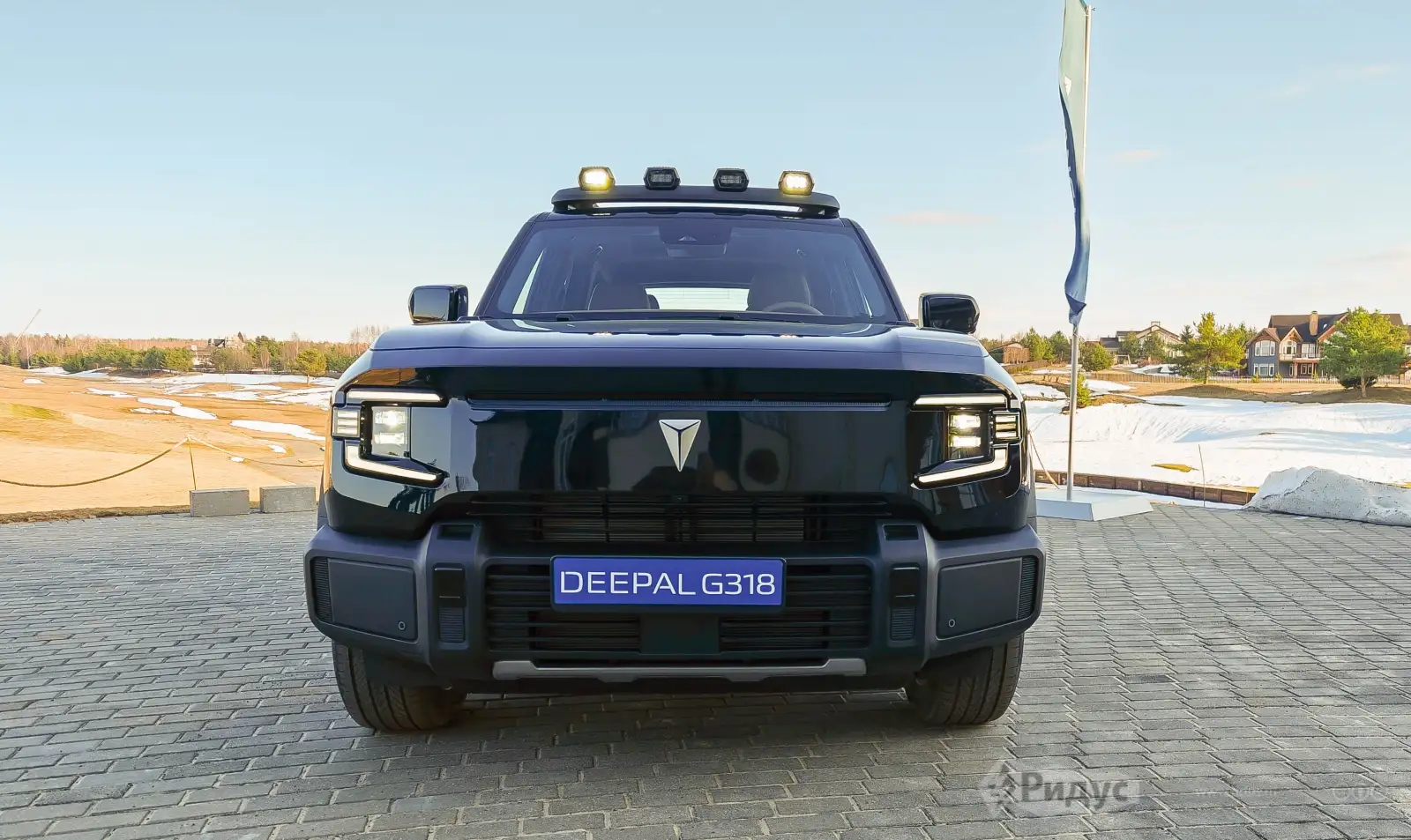 Deepal G318, вид спереди.  