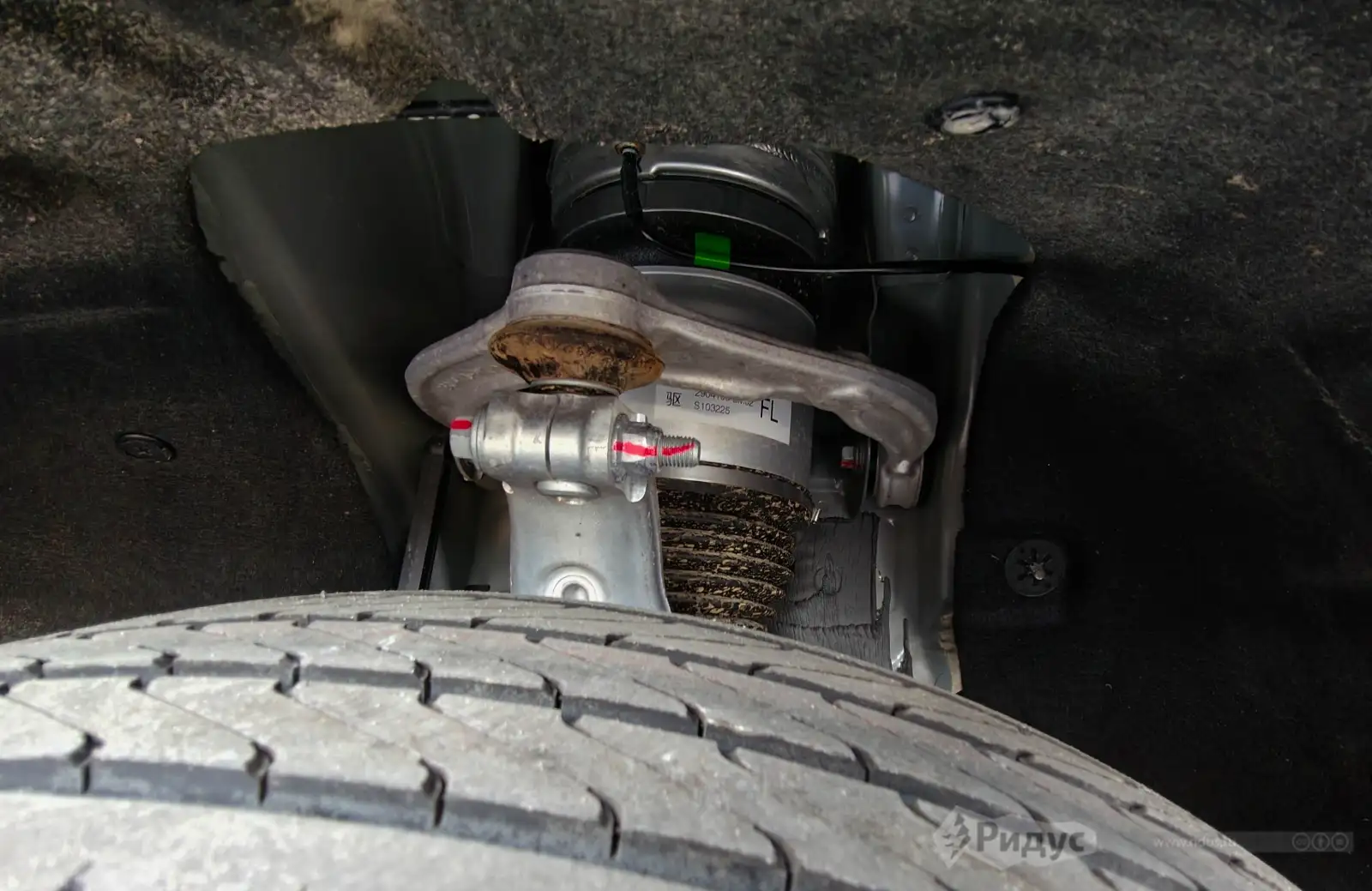 Deepal G318, пневмоамортизатор.  