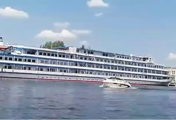 Круизный теплоход «Николай Карамзин» в МРП. 