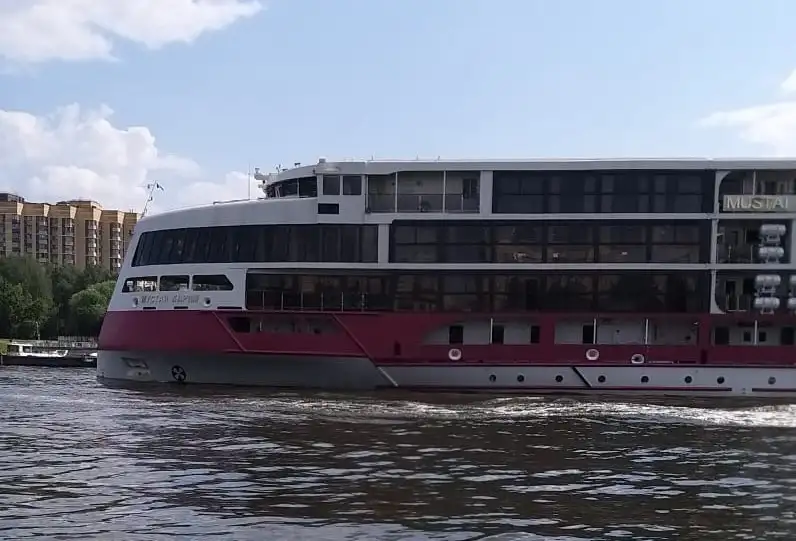 Пятизвёздочный теплоход «Мустай Карим». 