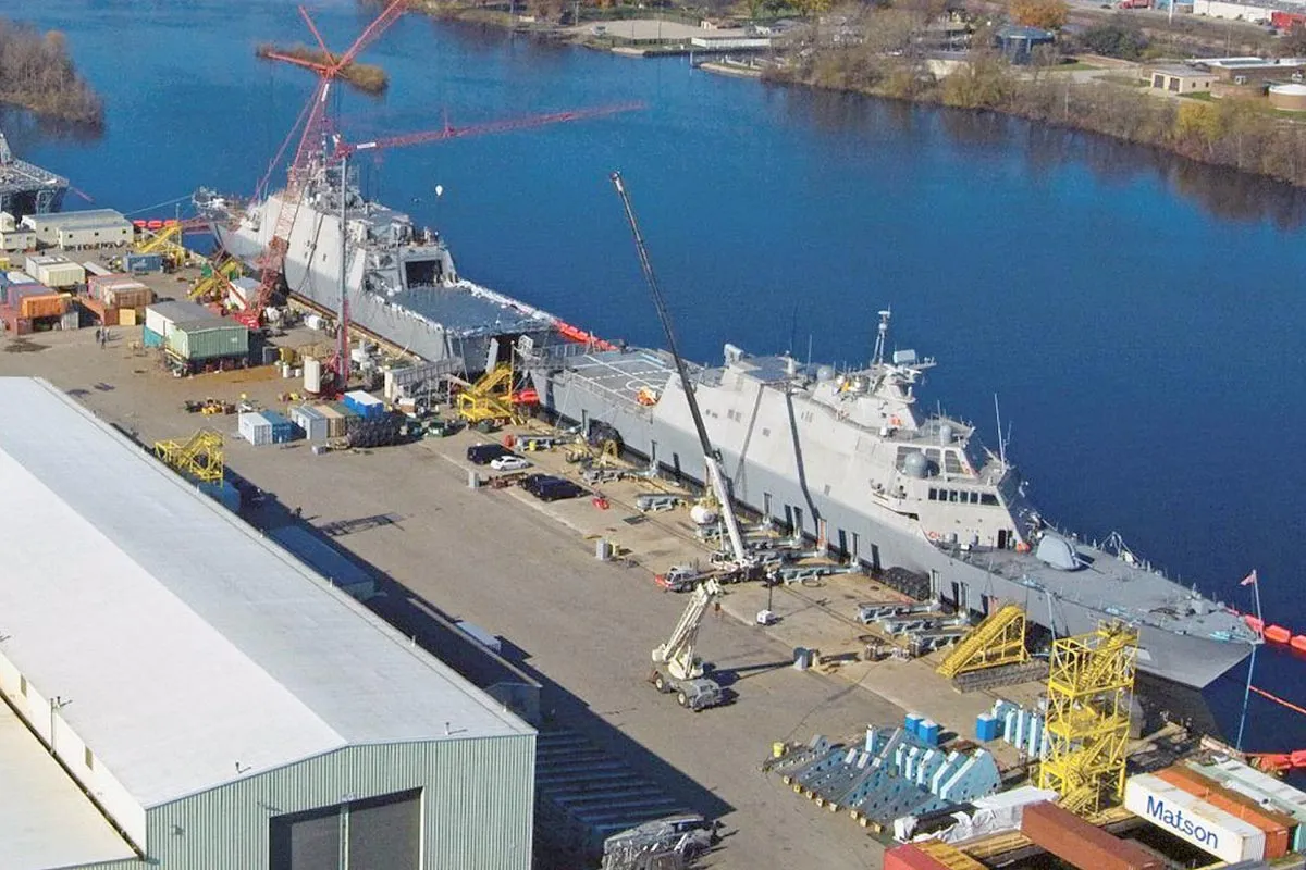 Доки судостроительной фирмы Marinette Marine. 