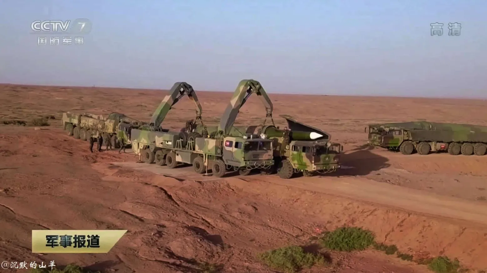 DF-26, перезарядка во время учений. 