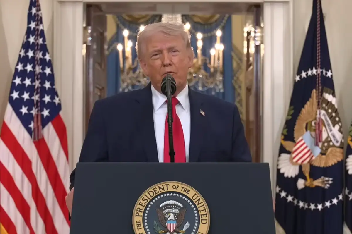 Дональд Трамп во время обращения. 