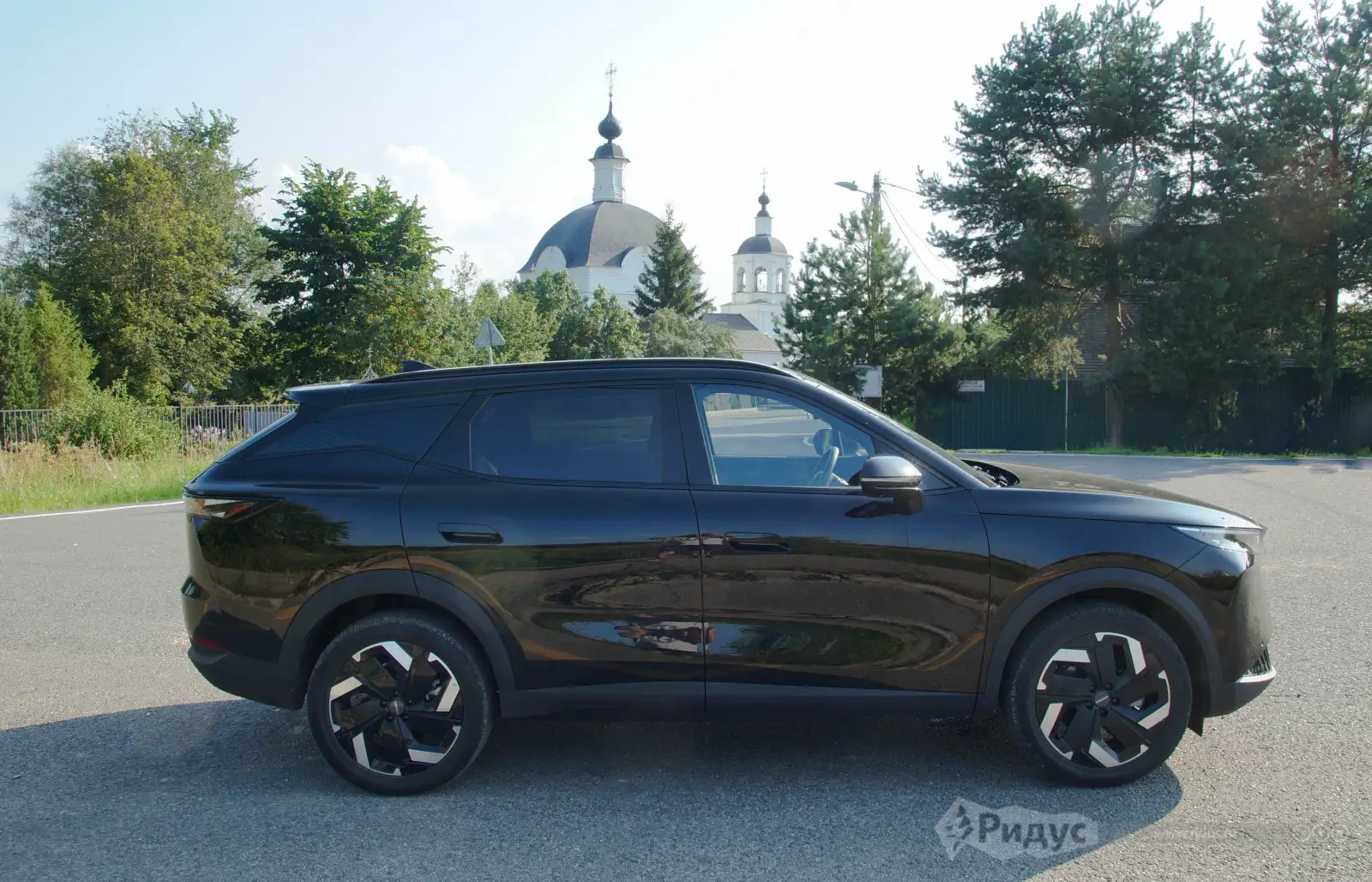 OMODA C7, вид сбоку.  