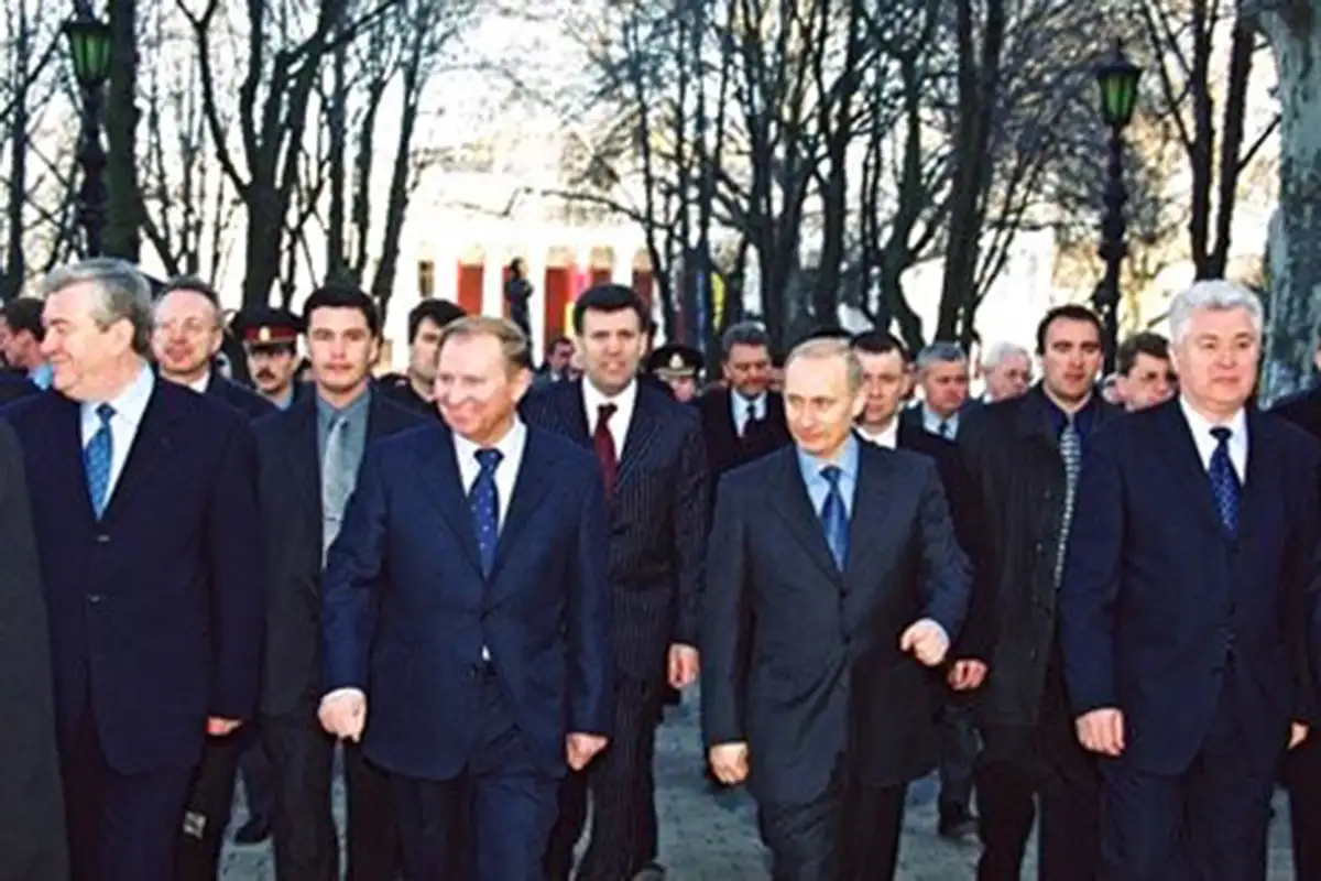 Владимир Путин в Одессе, 2002 год. Владимир Путин в Одессе, 2002 год.