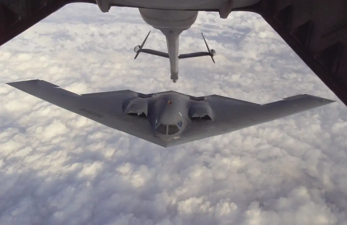 Бомбардировщик-невидимка В-2. 