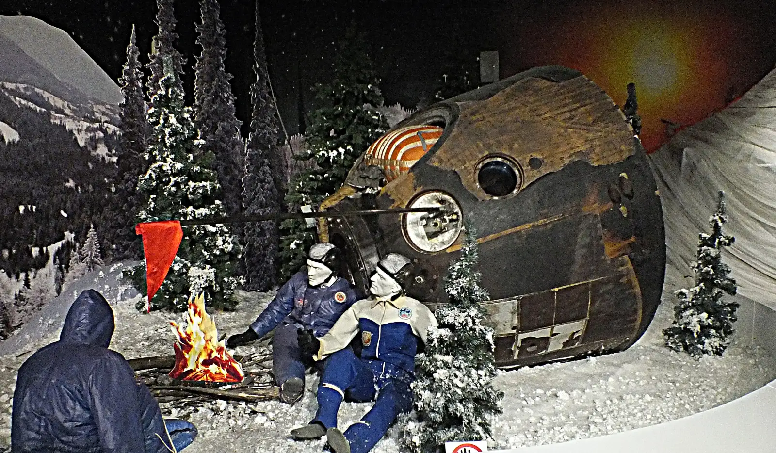 Космонавты после приземления. 