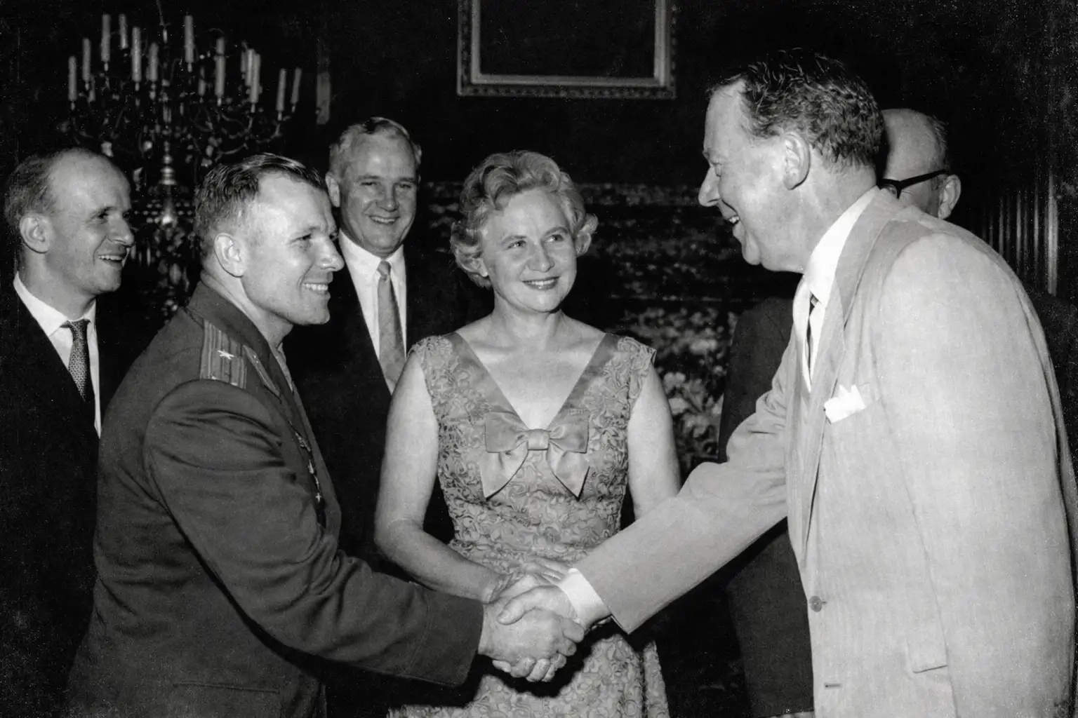 Сгенерировано при помощи ИИ. 