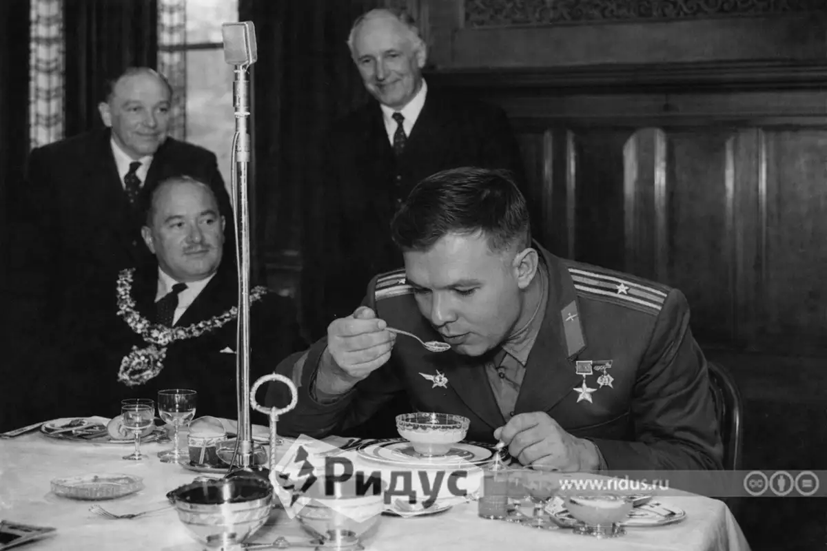 Сгенерировано при помощи ИИ. 