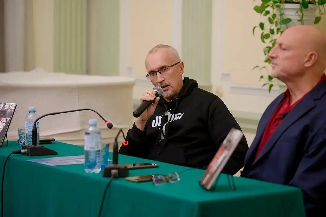 Историк Тараторин вместе с упомянутым здесь коллегой Александром Хавардом