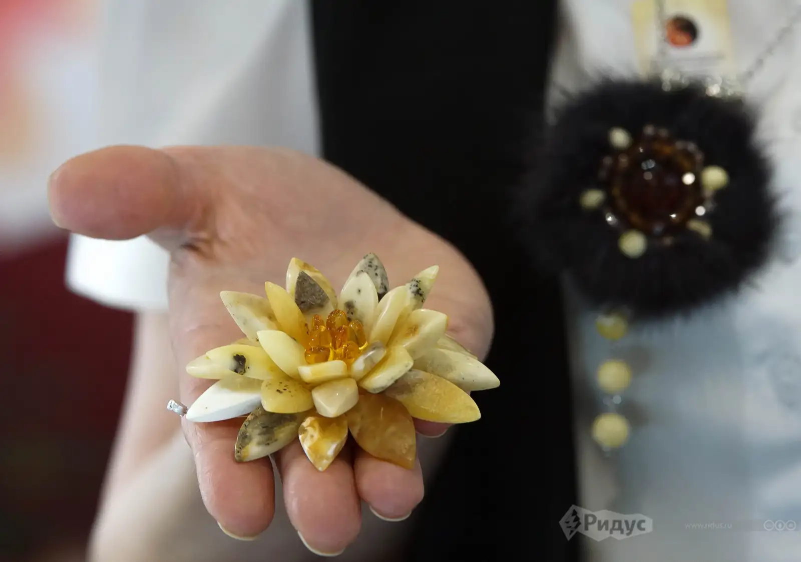 «ЛАДЬЯ. Зимняя сказка», калининградский янтарь.  