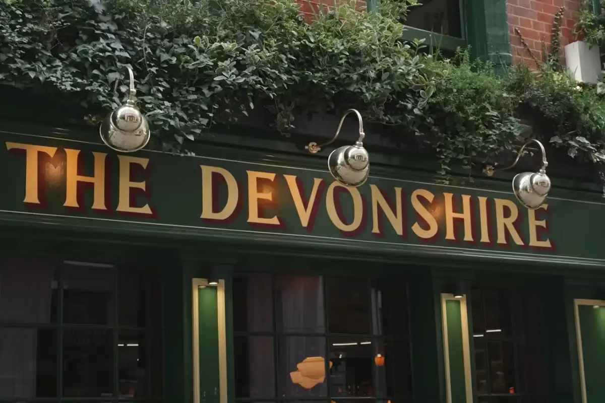Паб The Devonshire. 