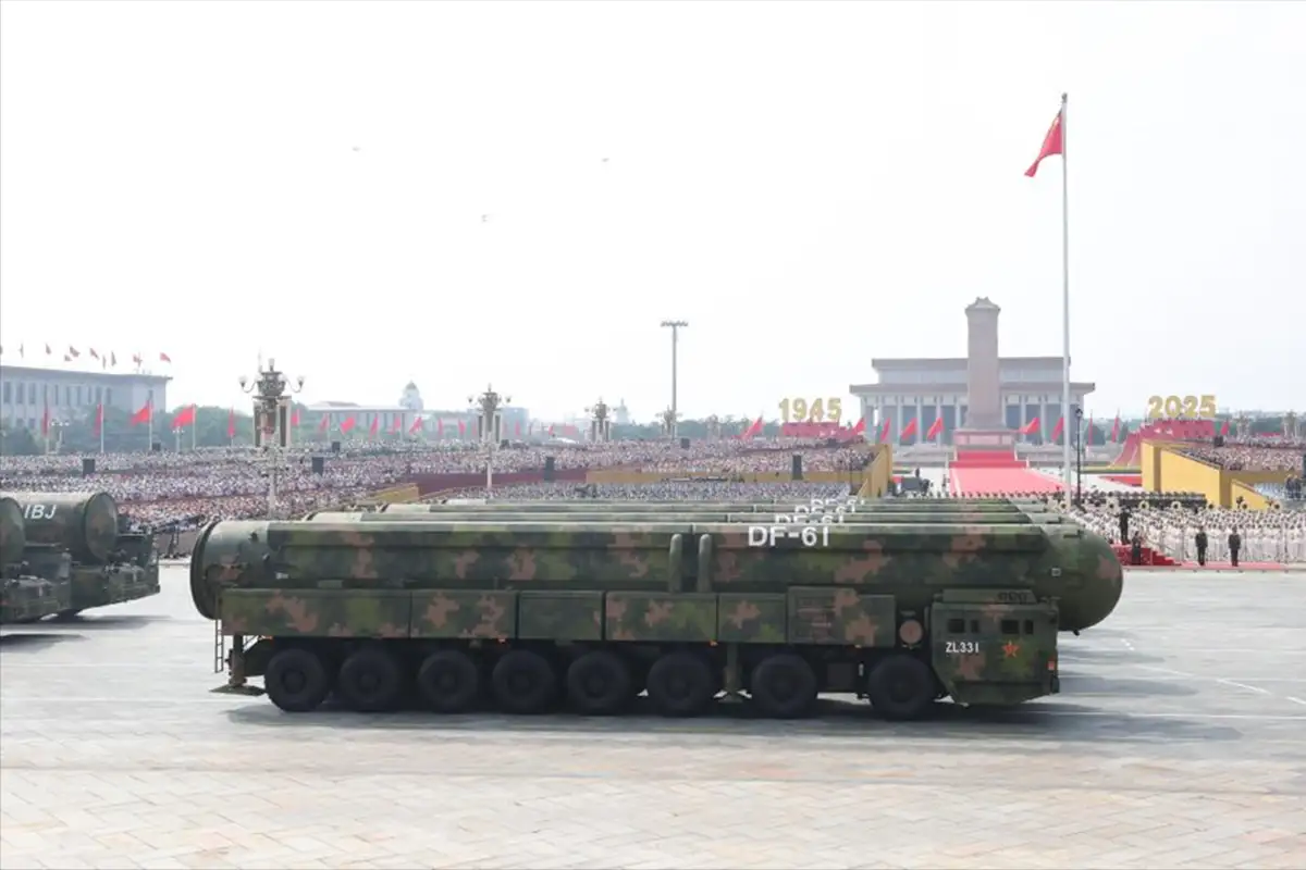 МБР наземного базирования DF-61. 