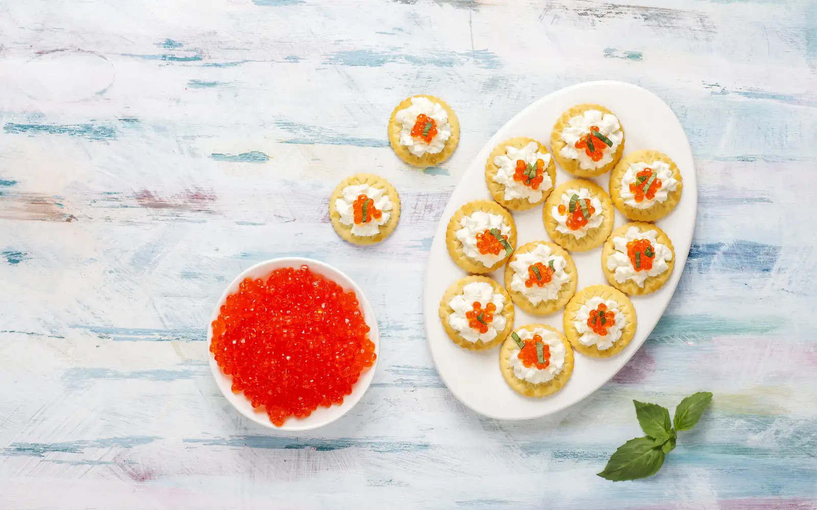 Тарталетки с икрой.