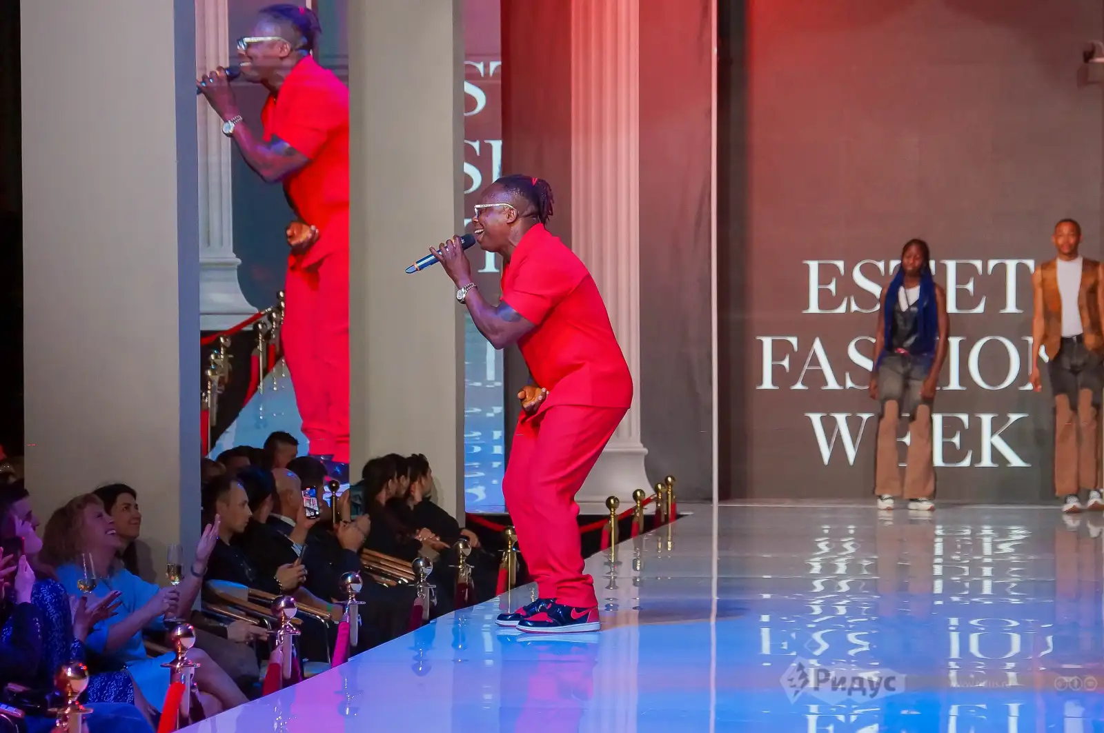 ESTET FASHION WEEK ВЕСНА - 2025, концертный номер исполнителя. 