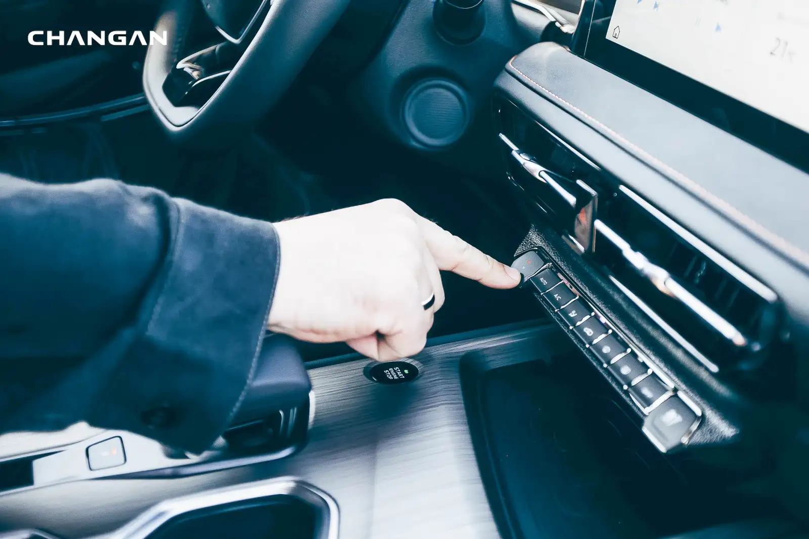 Кроссовер Changan CS75 PRO. 