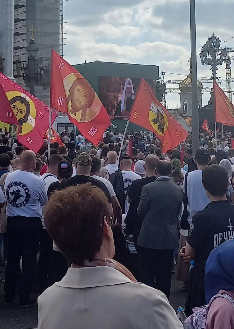 Патриарх Кирилл заявил, что восстанавливает дореволюционную традицию Общемосковских крестных ходов. Богоборческая власть их когда-то запретила, а теперь крестные ходы возвращаются в столицу!