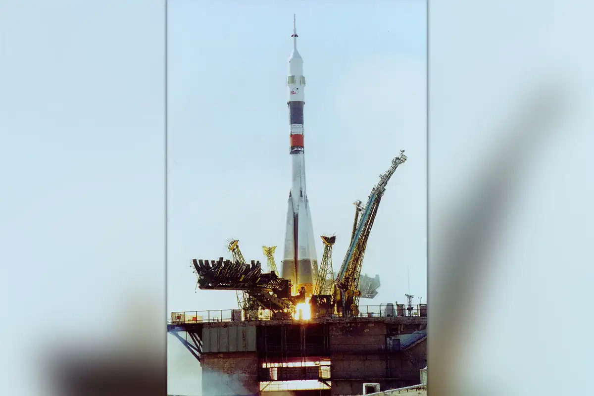 Пуск транспортного корабля «Союз ТМ-30». 