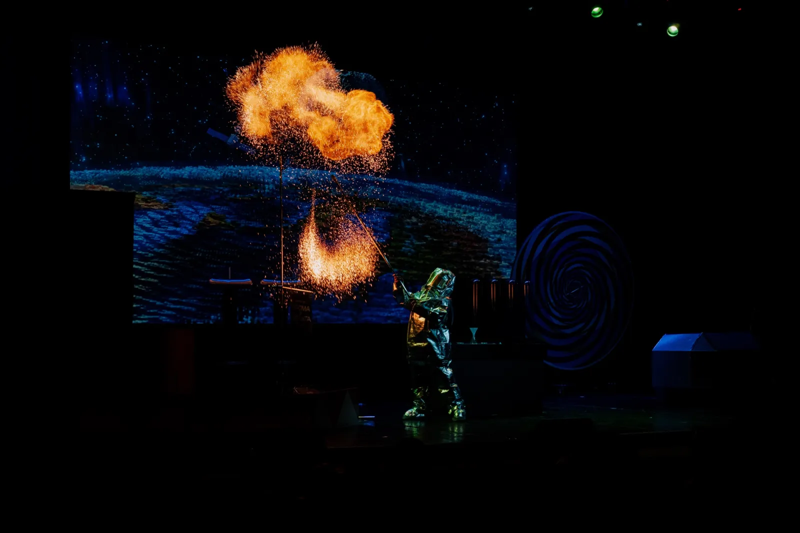 Научная елка Wow! How? «Квант волшебства».