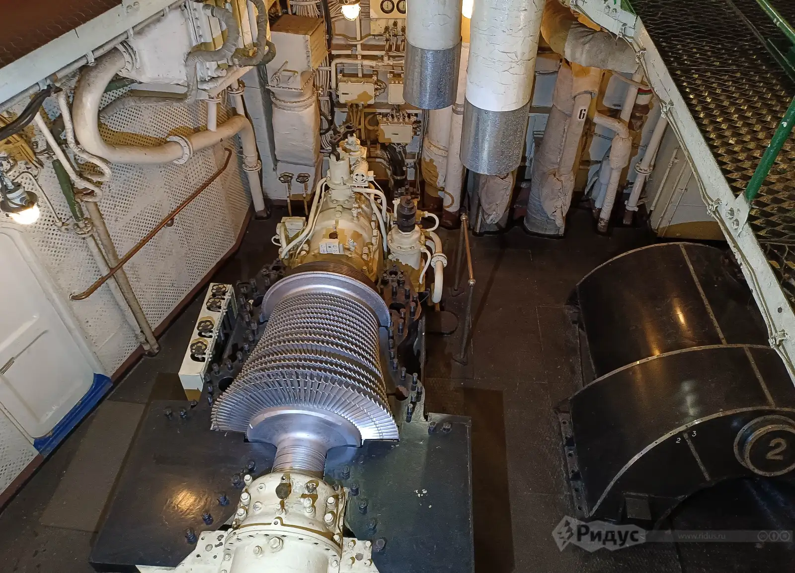 Атомный ледокол «Ленин», турбина со снятым кожухом.  