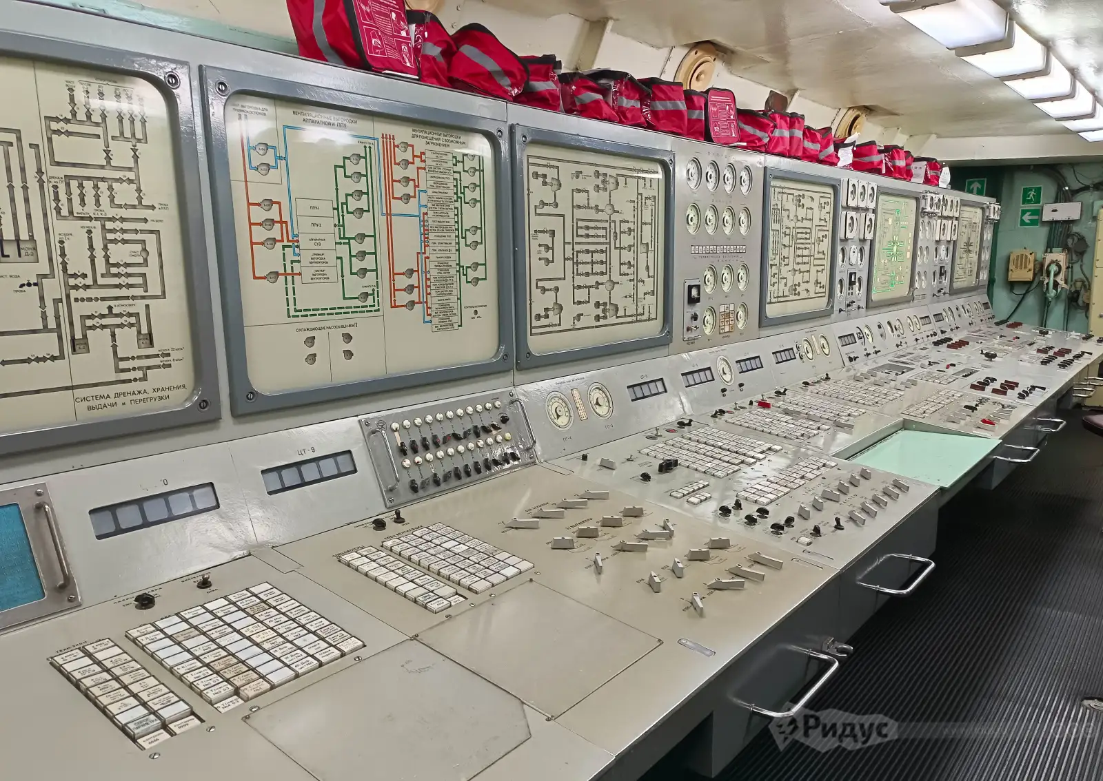 Атомный ледокол «Ленин», пост управления реакторами и силовой установкой.  