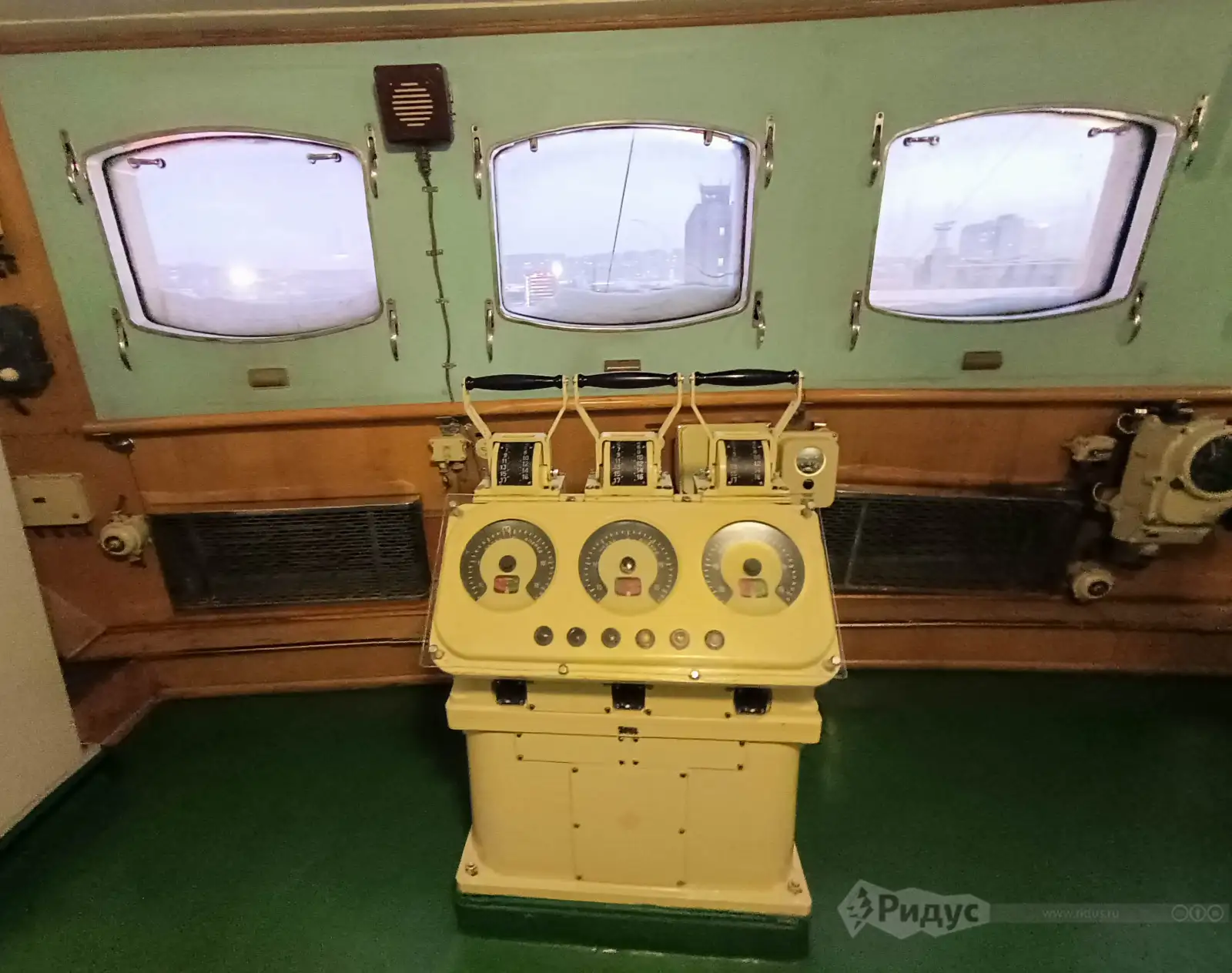 Атомный ледокол «Ленин», ходовая рубка (мостик).  