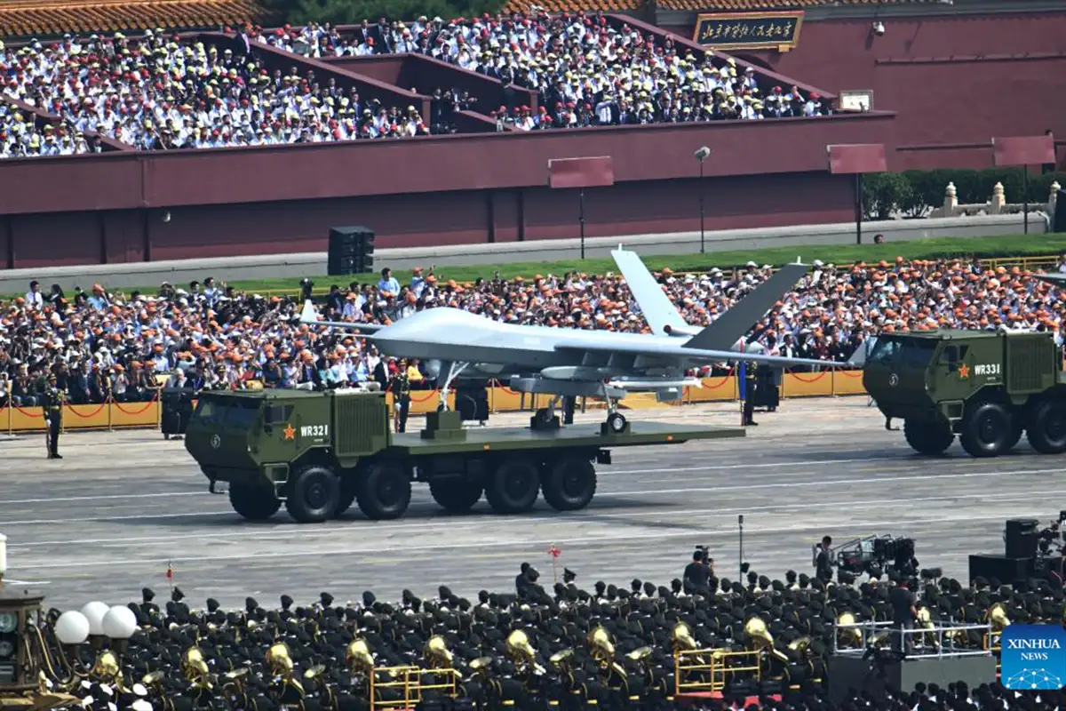 Китайский беспилотник на параде. 