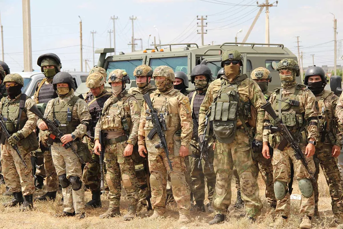 Сотрудники ФСБ