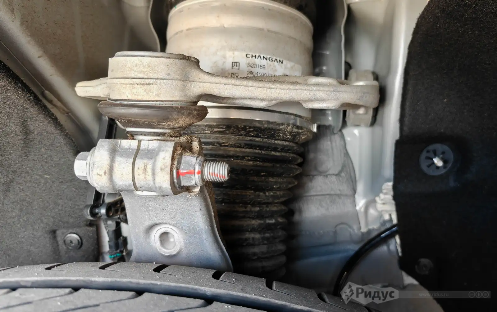 Deepal G318, пневматическая стойка.   