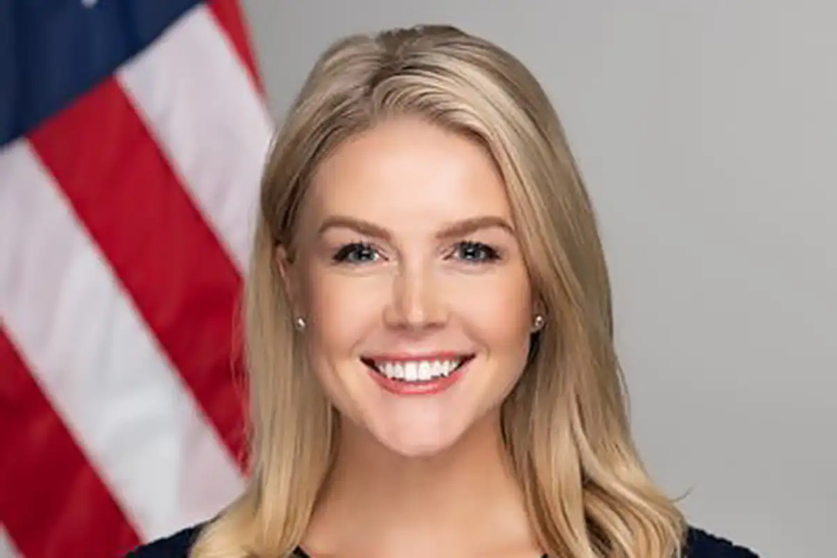 Кэролайн Клэр Левитт. 