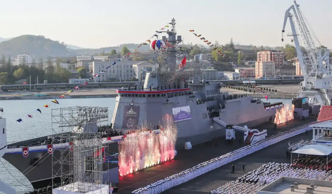 Северокорейский фрегат «Чхве Хён». 