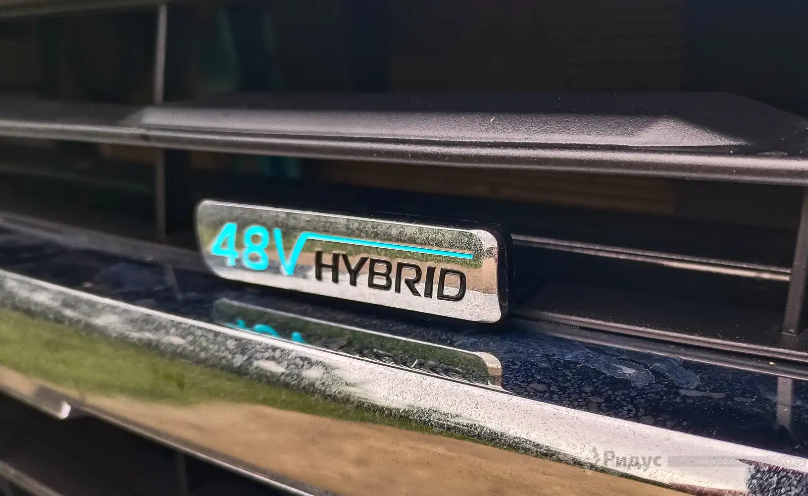 Foton Tunland V7, значок гибридной установки. 