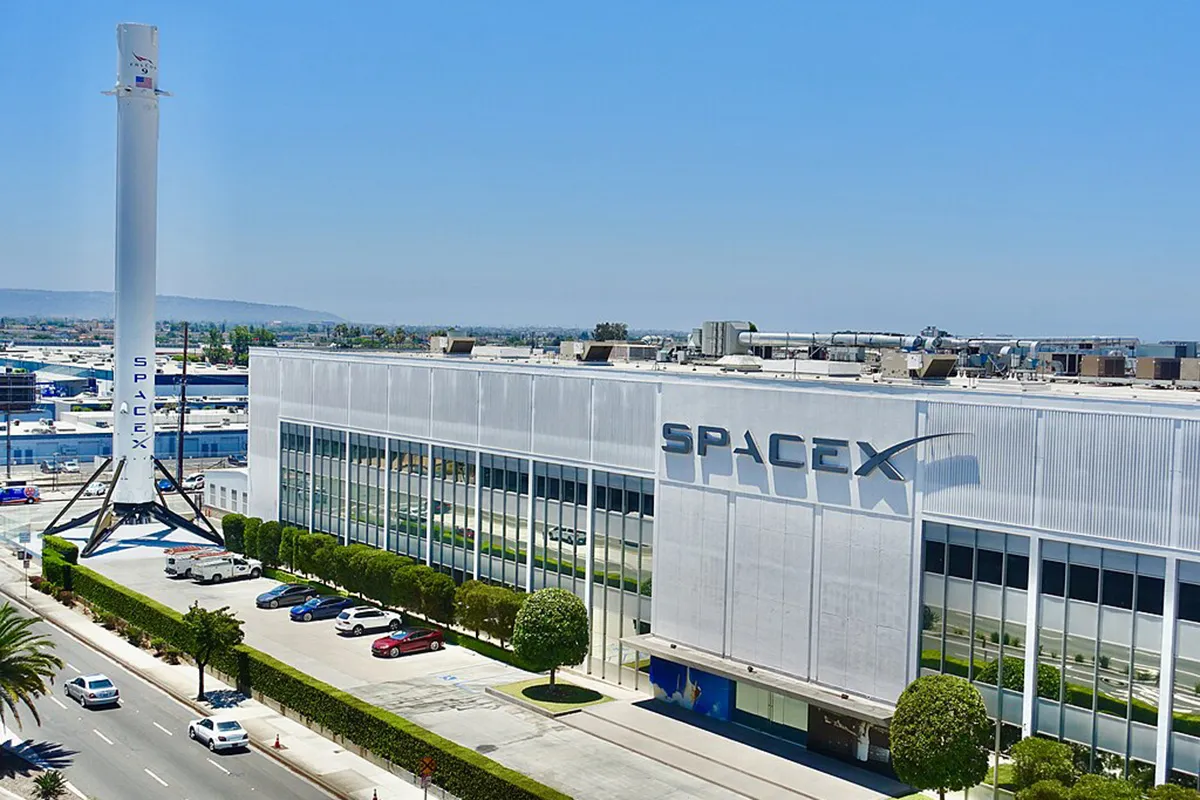 Штаб-квартира SpaceX в Хоторне Штаб-квартира SpaceX в Хоторне