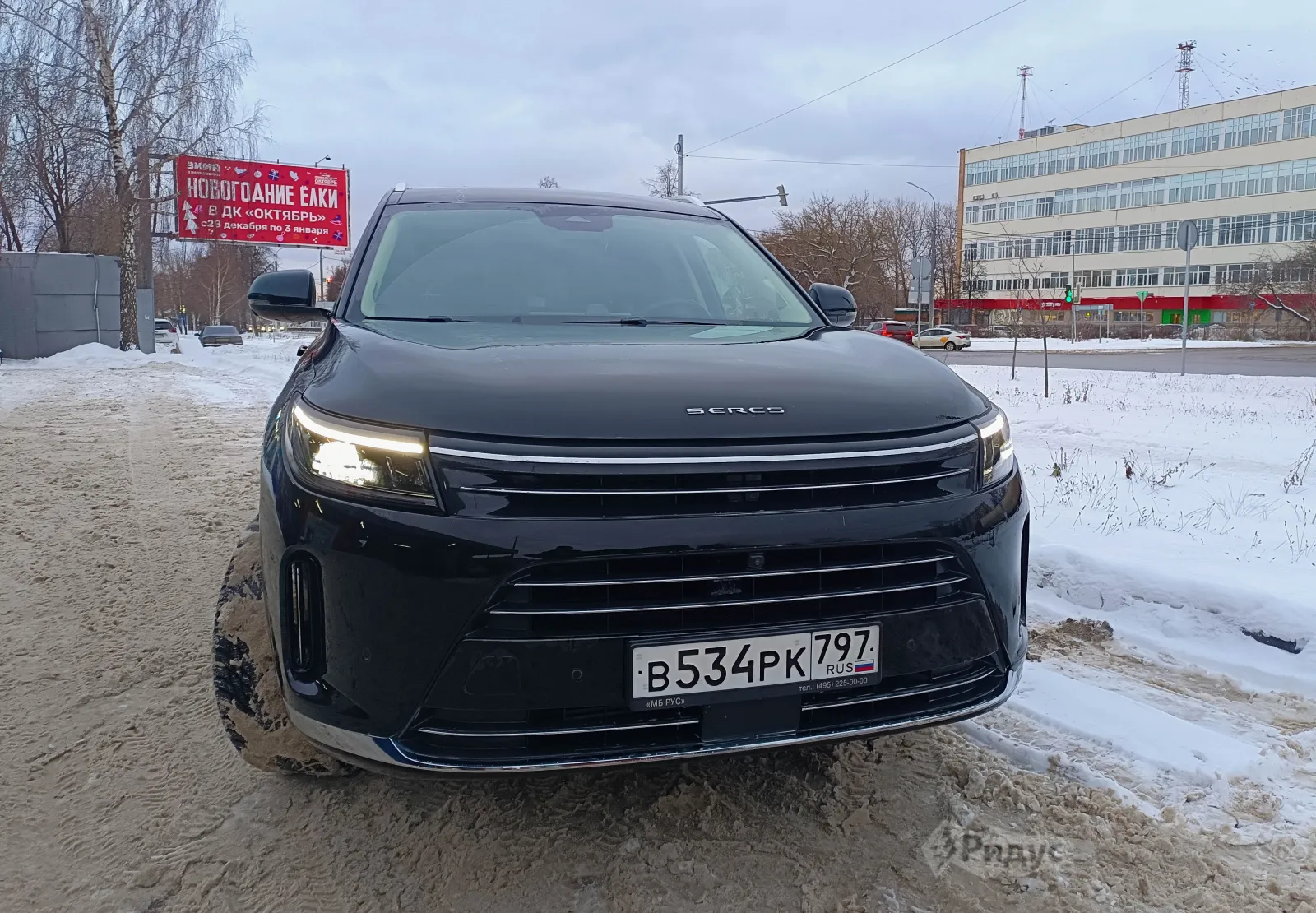 SERES M7, вид спереди. 