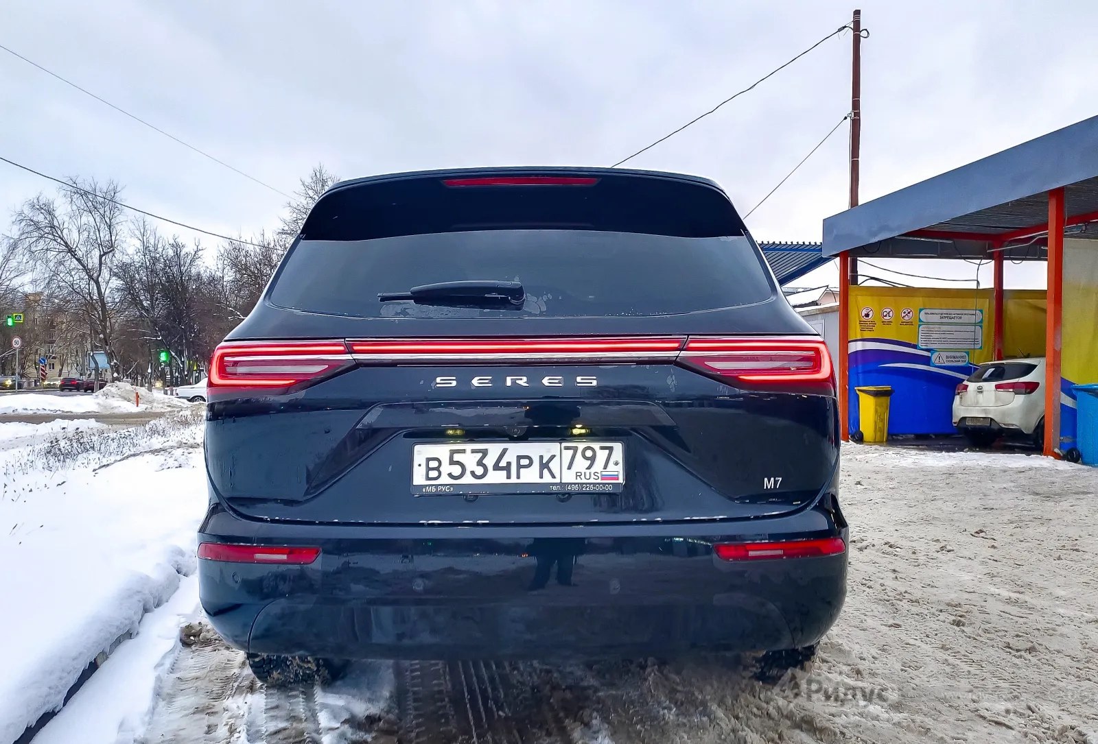 SERES M7, вид сзади. 