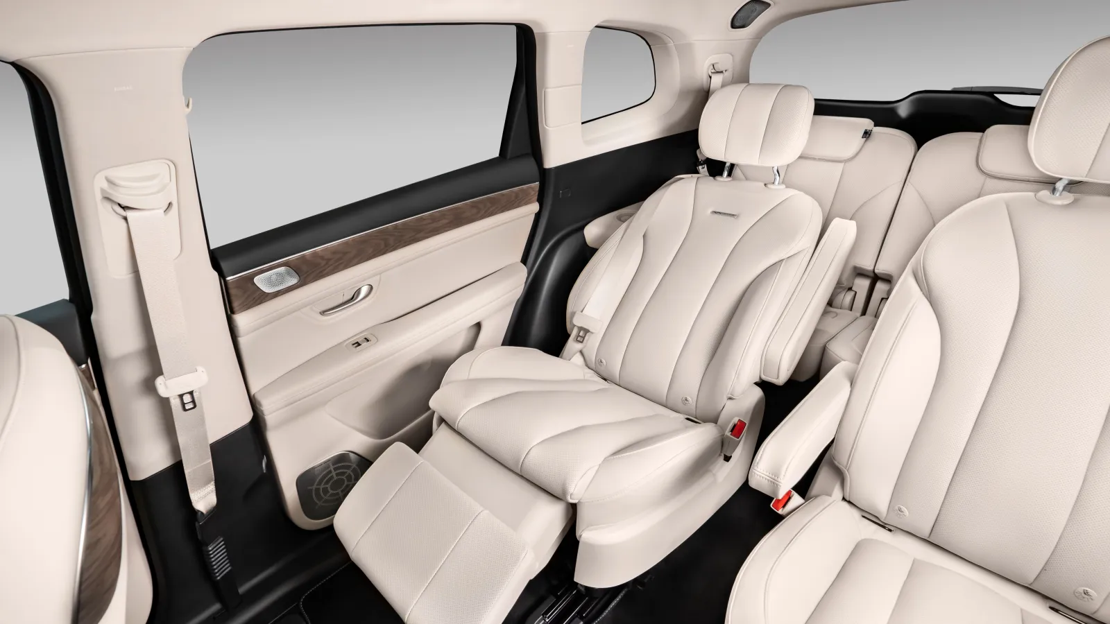 SERES M7, кресла второго и третьего ряда. 