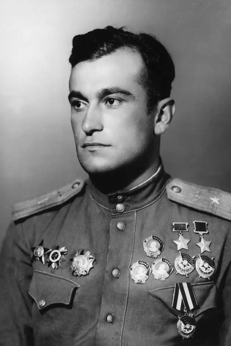 Дважды Герой Советского Союза Амет-Хан Султан Дважды Герой Советского Союза Амет-Хан Султан
