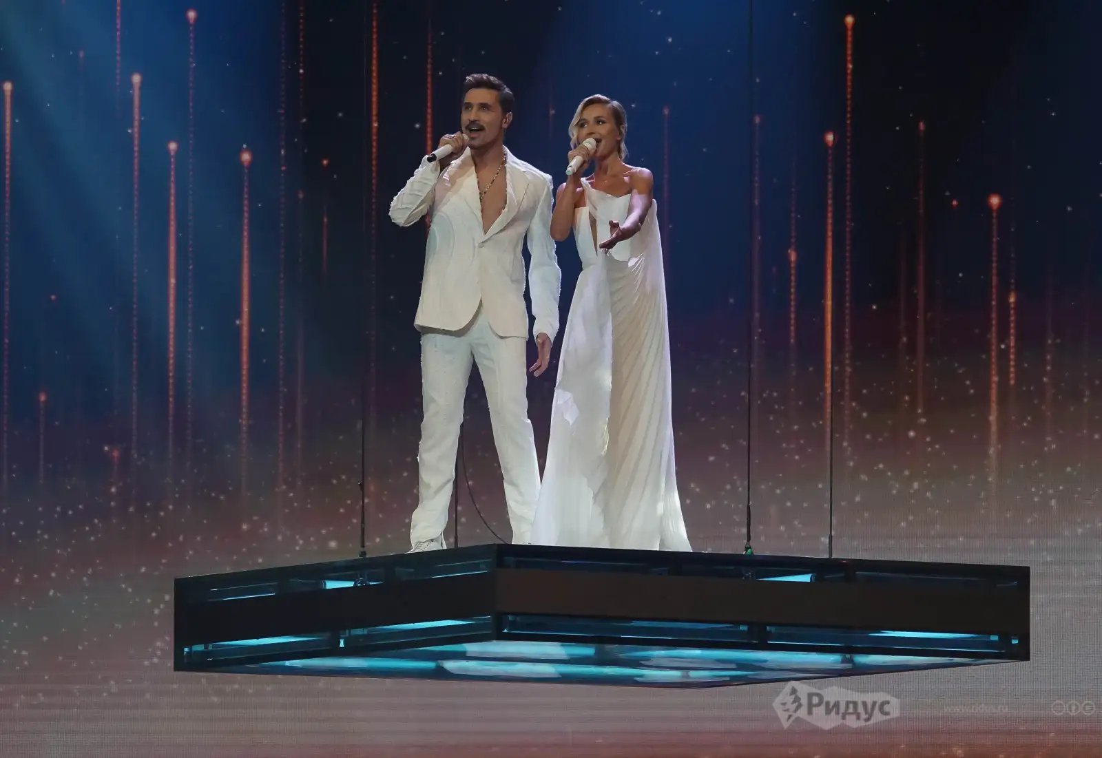 Интервидение-2025, посол Интервидения Дмитрий Дилан и Полина Гагарина открывают финал конкурса.  