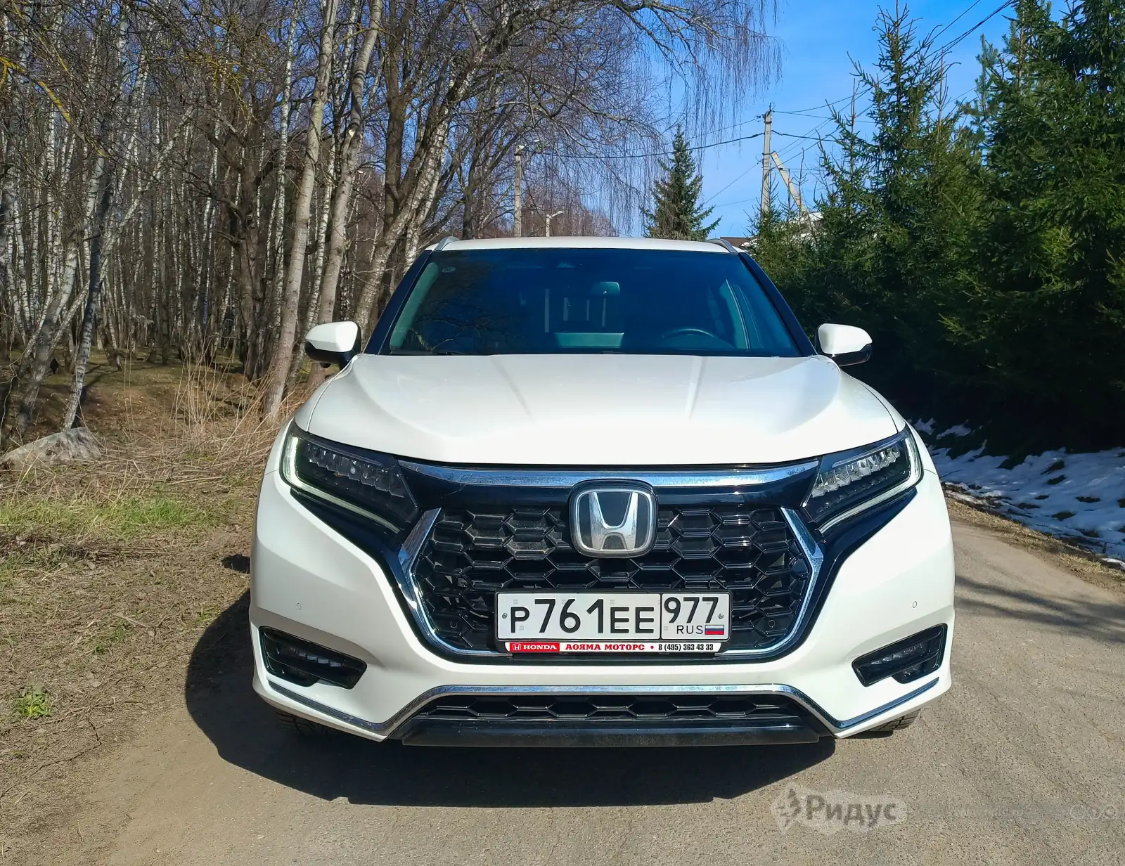 Honda UR-V, вид спереди. 