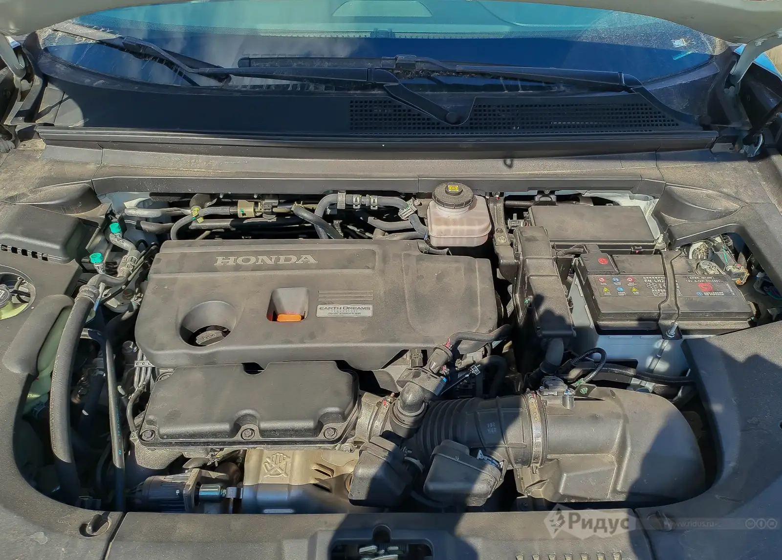 Honda UR-V, моторный отсек.  