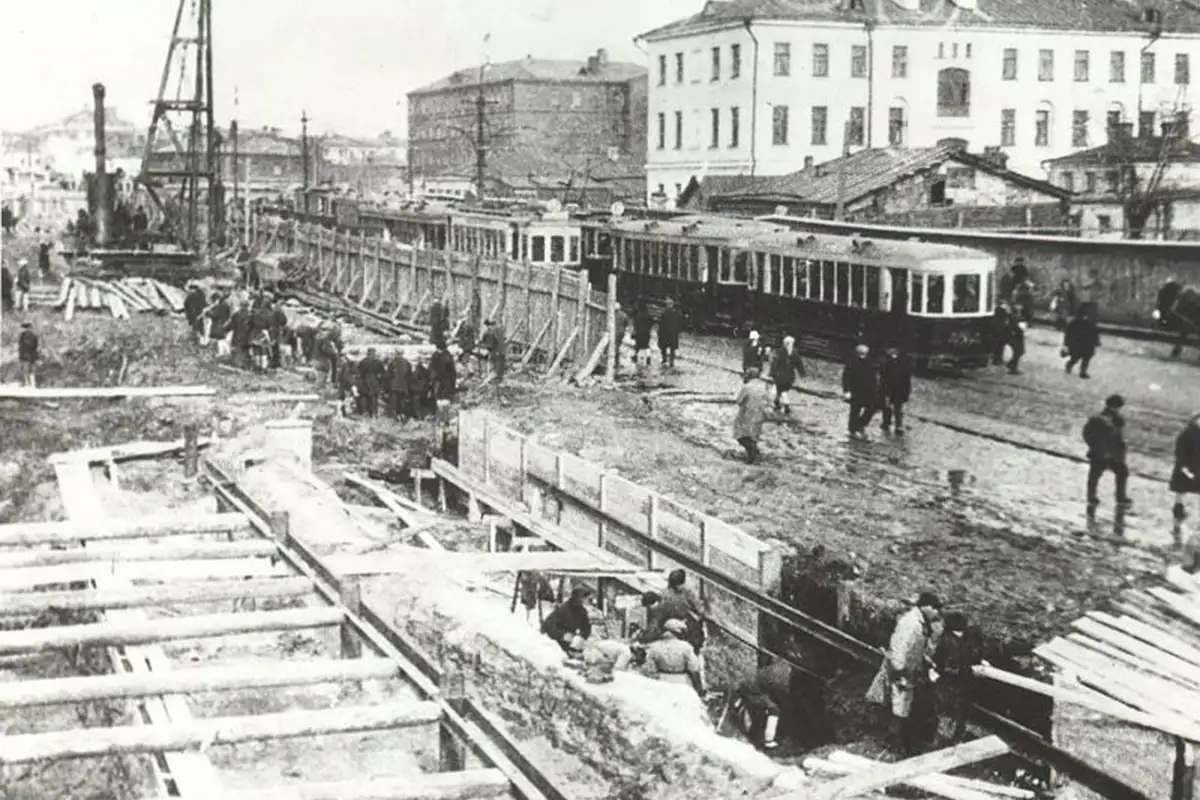 Строительство первой линии московского метро. Строительство первой линии московского метро.